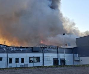 Potężny pożar hali produkcyjnej w Małopolsce