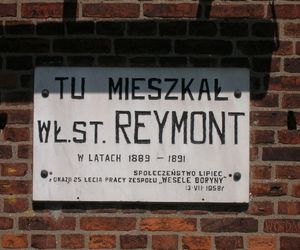 Ta wieś swoją nazwę zawdzięcza znanemu pisarzowi. To tu tworzył swoje największe dzieło