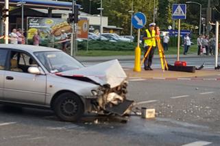 Samochód wjechał w grupę ludzi! Śmiertelny wypadek w Warszawie! [ZDJĘCIA]