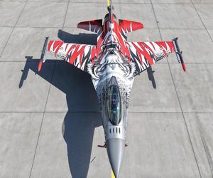 F16