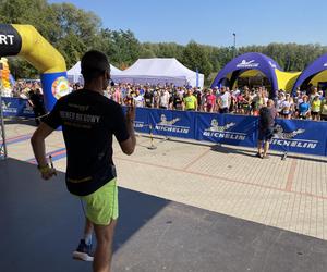 Kilometry Pomocy Michelin 2024. Sportowe emocje na plaży miejskiej w Olsztynie. Zobacz zdjęcia!