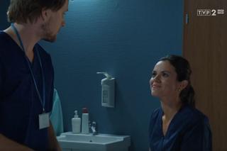 M jak miłość odc. 1557. Łukasz (Jakub Józefowicz), Kasia Stawska (Paulina Lasota)