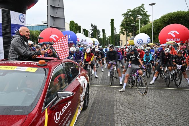 Kolarskie święto opanowało Wrocław. Tour de Pologne wystartował mimo kapryśnej pogody