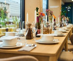 IKEA zaprasza do stołu i jedzenia nowościami i obniżonymi cenami