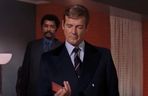 Roger Moore jako James Bond 