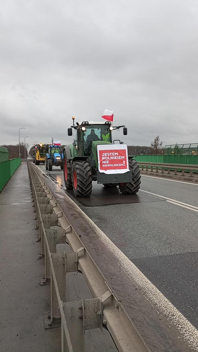 Trwa protest rolników w woj. lubelskim. Blokady są w wielu miejscach w regionie [DUŻO ZDJĘĆ]