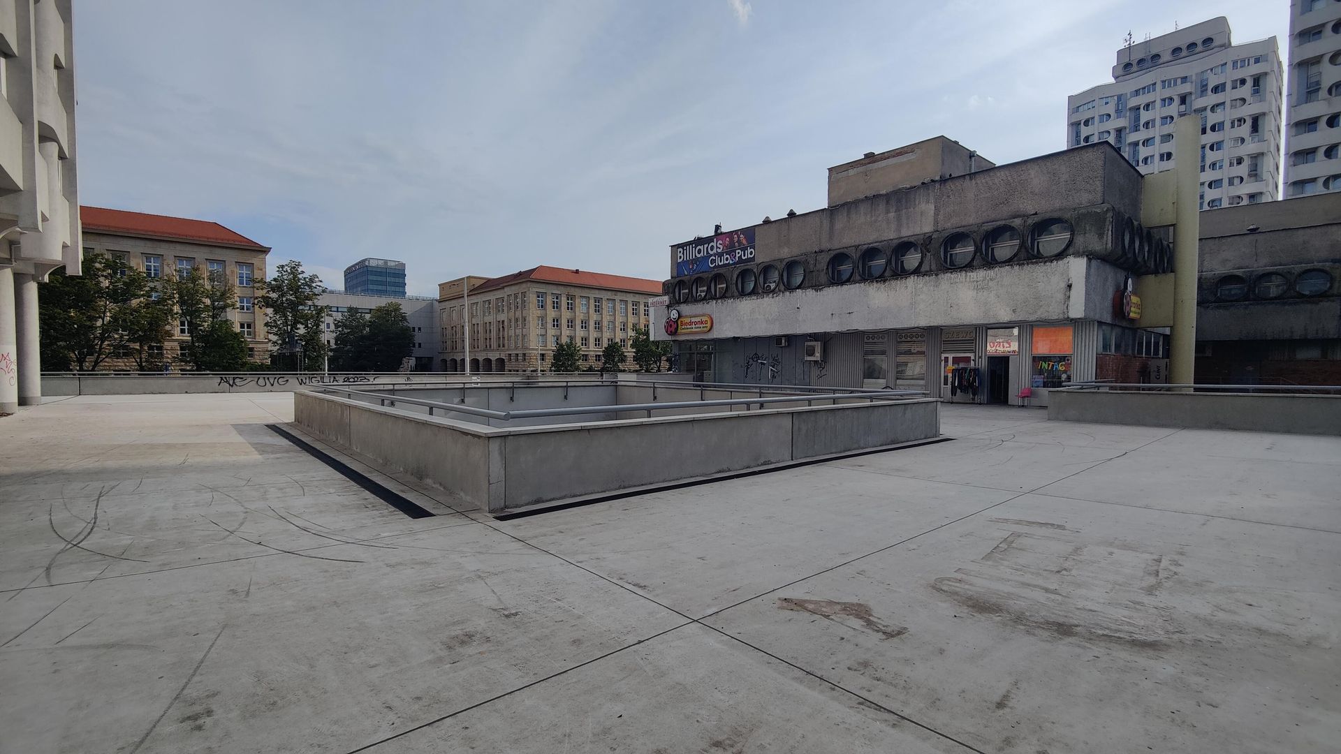 Remont esplanady przy Sedesowcach we Wrocławiu