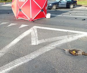 Ozorków. Śmiertelny wypadek. 55-letni motocyklista zginął w zderzeniu z osobówką [ZDJĘCIA]
