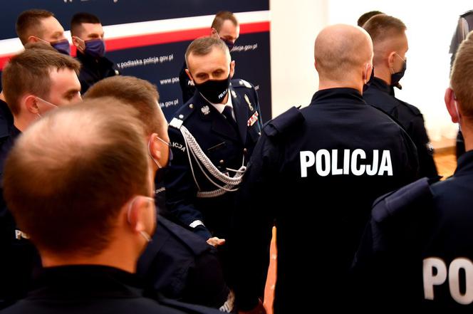 Nowi policjanci w woj. podlaskim. Ślubowanie złożyło 12 policjantów