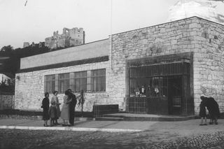 Urząd pocztowy przy ul. dr. Tyszkiewicza 2 w Kazimierzu Dolnym. Projekt: Romuald Gutt