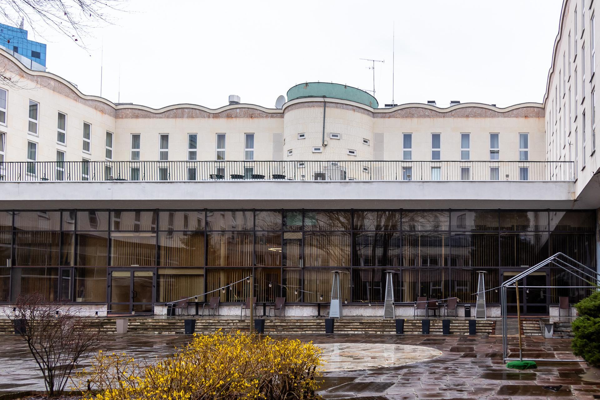 Mozaiki Rechowiczów w warszawskim Domu Chłopa - zobacz zdjęcia. Dziś mieści się tu Hotel Gromada