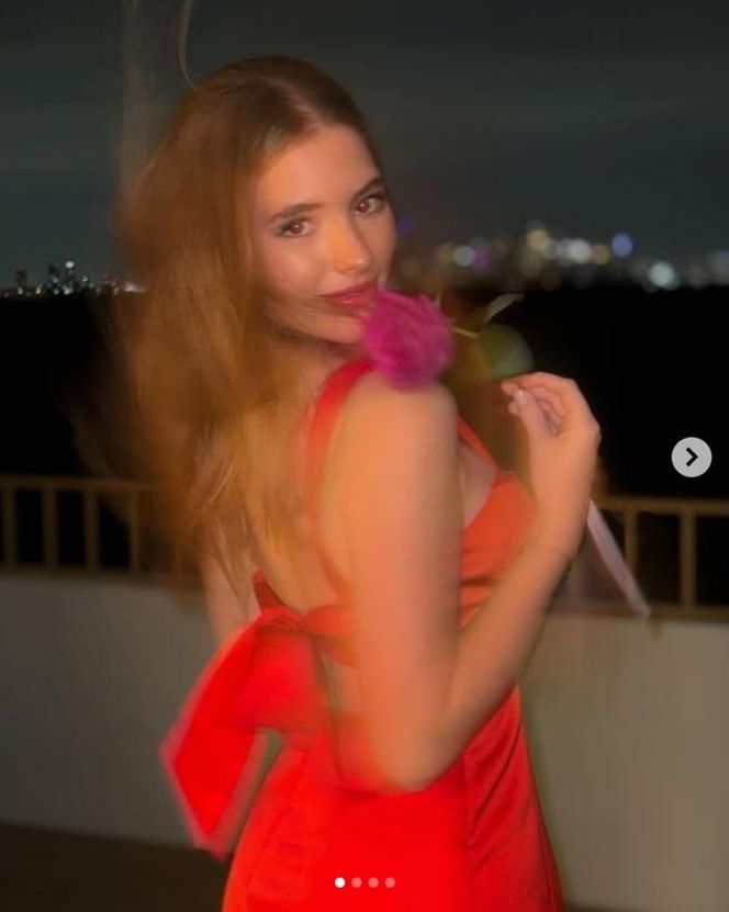 Córka Rubika pozuje w bikini. Ona ma dopiero 16 lat?