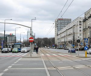 Marszałkowska w Warszawie zostanie zwężona. Tak wygląda przed przebudową 