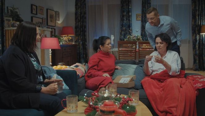 	M jak miłość odc. 1852. Marysia (Małgorzata Pieńkowska), Kinga (Katarzyna Cichopek), Piotrek (Marcin Mroczek), Krysia Filarska (Hanna Mikuć)