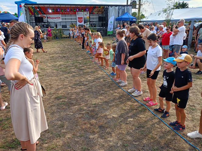 Mimo wyjątkowo upalnego dnia, panie z lokalnych KGW przygotowały w Pierogu setki pierogów!