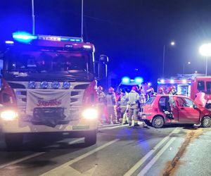 Bełchatów. Śmiertelny wypadek na ul. Wojska Polskiego. 47-latek zginął w zderzeniu z BMW [ZDJĘCIA]