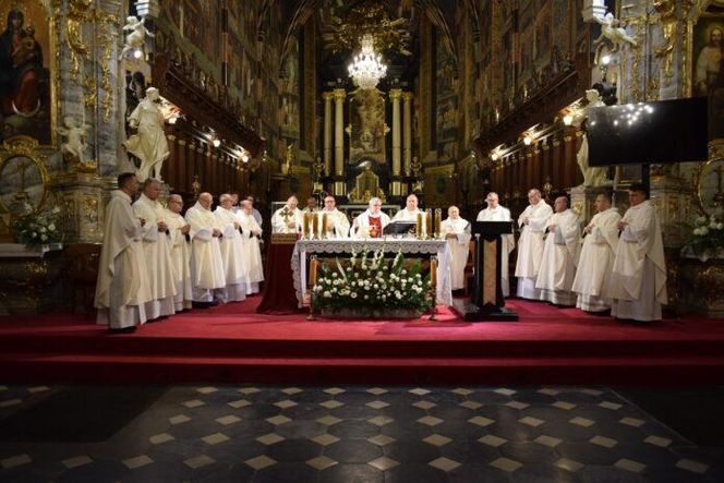 Sandomierz: modlitwa za zmarłych kanoników i prałatów Kapituły Katedralnej