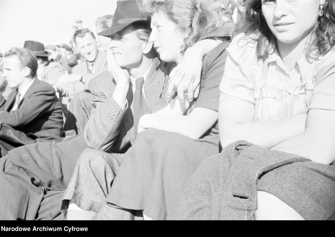 Kibice podczas meczu Legia Warszawa - Polonia Warszawa (1949)