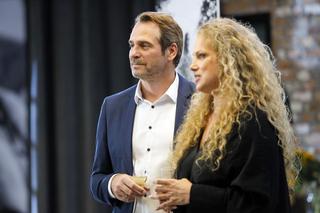 Przyjaciółki, 22 sezon odc. 255. Patrycja (Joanna Liszowska), Wiktor (Paweł Deląg)