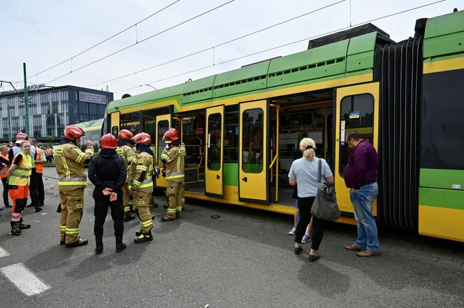 Dwa tramwaje zderzyły się 8 bm. na ul. Hetmańskiej w Poznaniu. Poszkodowanych zostało 15 osób. Jedna jest w stanie ciężkim