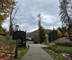 To jedno z najstarszych polskich uzdrowisk najpiękniej wygląda jesienią. Kurowali się w nim Sienkiewicz, Prus, Matejko i Konopnicka