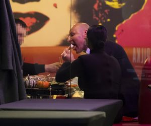 Artur Szpilka na sushi z najbliższymi po premierze filmu Szpilka