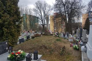 Tajemniczy kopiec na cmentarzu w Lublinie