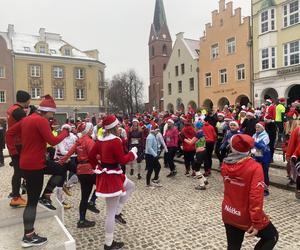 Bieg Mikołajów w Olsztynie 2023. Kilkaset osób pobiegło dla dzieci. Zobaczcie zdjęcia!