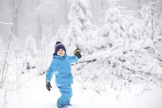 Kombinezony dla dzieci: w co najlepiej ubierać zimą dzieci?