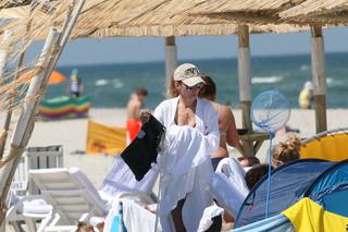 Agnieszka Dygant na plaży w Juracie