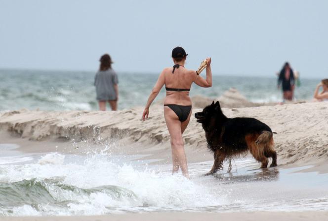 Boska Szapołowska, aktorka na plaży