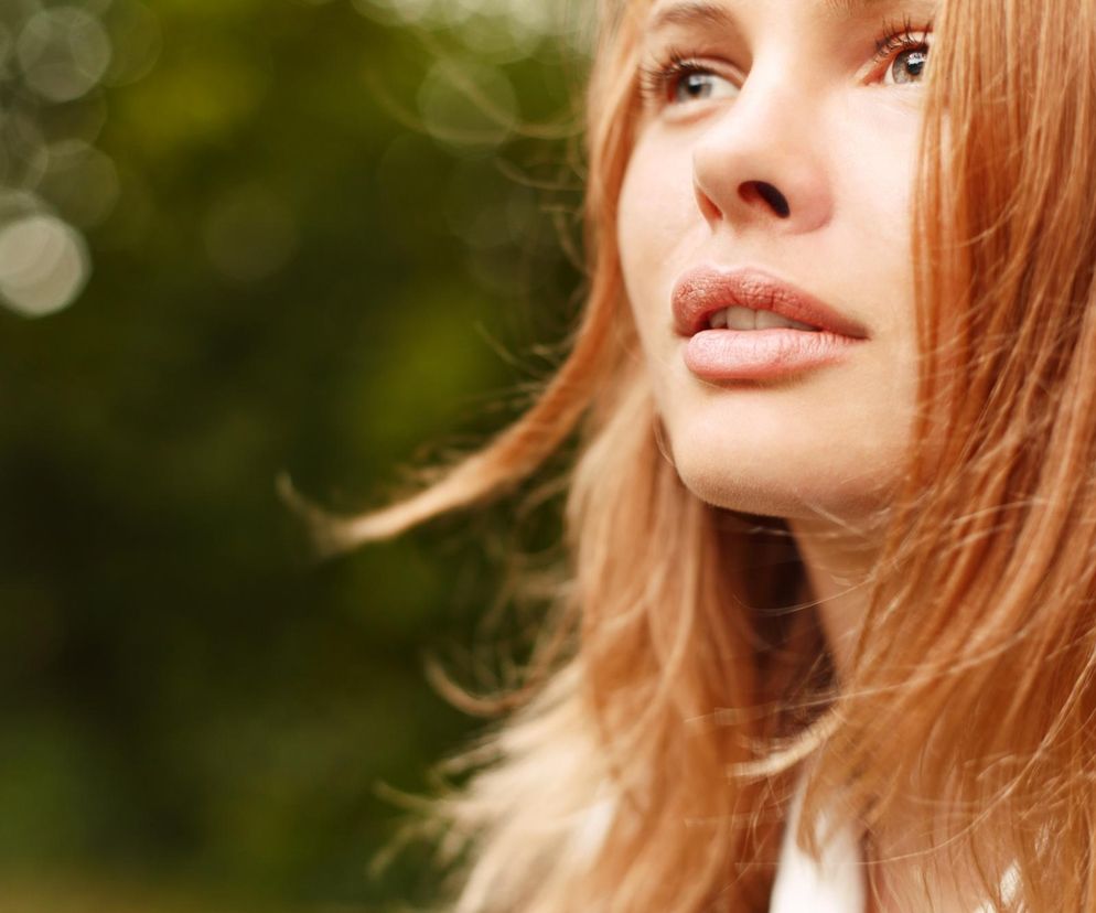 Ten kolor na paznokciach zatrzyma lato na dłużej. Dekadę temu był prawdziwym hitem!