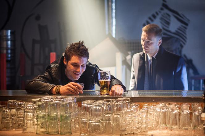 To nie koniec świata 2 sezon odcinek 16. Paweł (Krystian Wieczorek), Aleks (Mikołaj Roznerski)