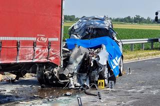 Przerażający wypadek polskiej rodzimy na Węgrzech. Trzy osoby nie żyją. Ocalała tylko 1,5-roczna córeczka.