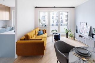 Nie stawiaj ścianek! 7 genialnych trików architektów, by oddzielić salon od kuchni