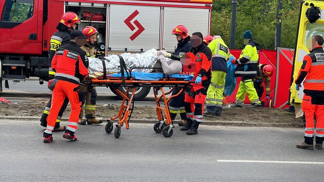 Wymusił pierwszeństwo, był wycinany z auta. Z minuty na minutę coraz gorzej się czuł