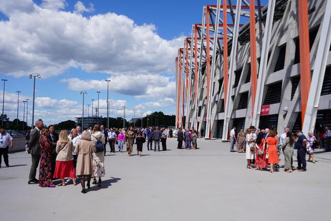 Kongres Świadków Jehowy Białystok 2024. Tłumy wiernych na Stadionie Miejskim