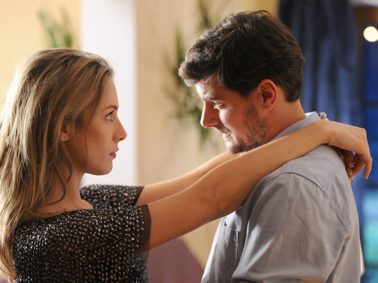 Komisarz Alex 5 sezon. Michał Orlicz (Antoni Pawlicki), Alicja Siedlecka (Natalia Klimas)