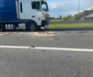 Ciężarówka z konwoju staranowała radiowóz.