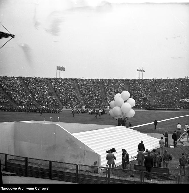 Manifestacja młodzieży na Stadionie X-lecia - 22 lipca 1979 r.