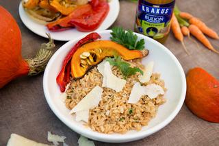  Pieczone warzywa z risotto na bulionie warzywnym: przepis na zdrowe danie