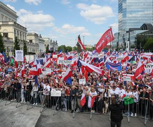 Dwa marsze w Warszawie. Wyborcy zgromadzili się w stolicy