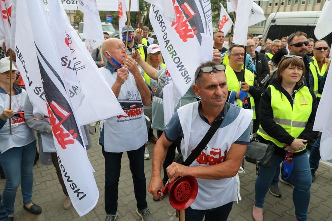 Protest związków zawodowych PKP Cargo i Poczty Polskiej w Warszawie