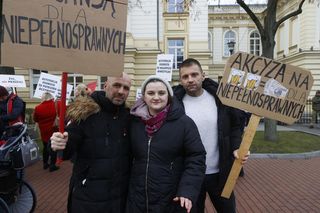 Protest osób z niepełnosprawnościami pod Kancelarią Premiera