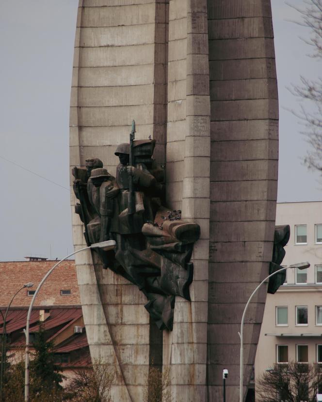 Pomnik Czynu Rewolucyjnego w Rzeszowie - zdjęcia. Ma nowego właściciela