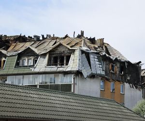 Blok przy ul. Powstańców w Ząbkach po pożarze
