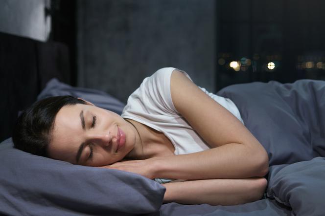 Fazy snu: czuwanie, sen NREM i sen REM