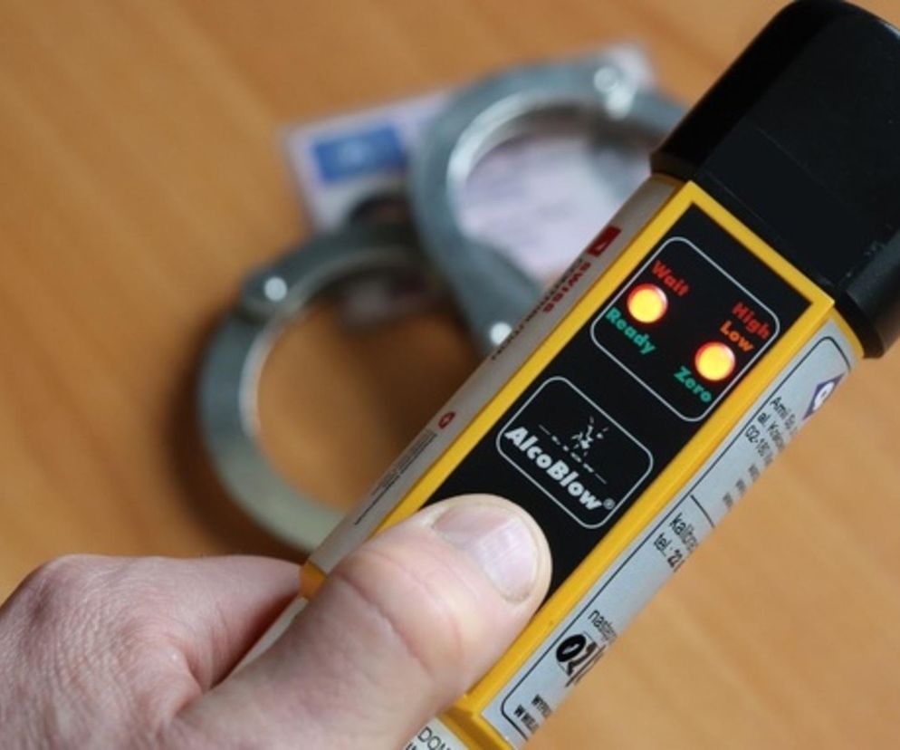 alkomat, pijany kierowca, policja - zdjęcie podglądowe