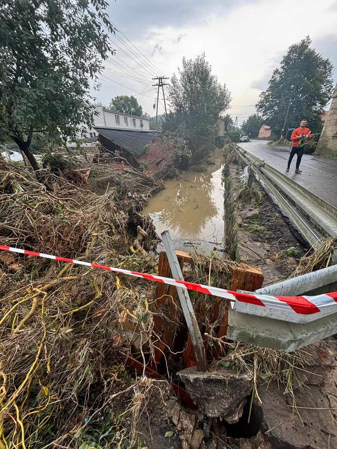 Byli pierwsi na miejscu. Ostrzeszowscy eksploratorzy z pomocą dla powodzian [ZDJĘCIA]