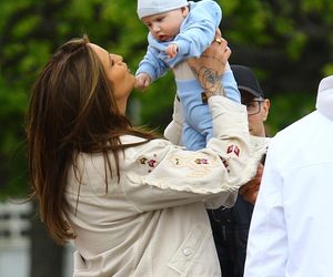 Karolina Gilon i syn. Ma kilka tygodni i juz jest gwiazdą